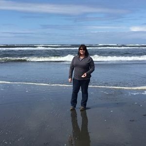 Meet your Posher, Lora